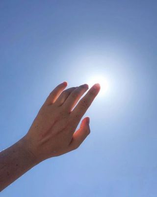 Tampar o sol com a peneira